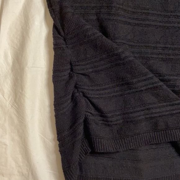 Apt 9 Black knit fitted top size M  ruched sides/textured design silver buttons - Picture 4 of 10